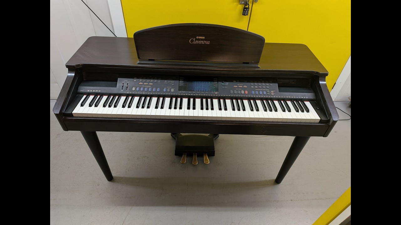 Yamaha Clavinova CVP-105 digital piano arranger in rosewood stock 