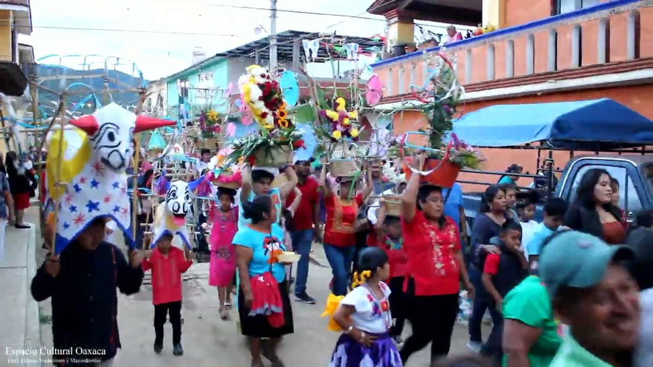 Santo Domingo Tomaltepec 2023 Calenda de Canastas Florales y Pirotecnia Santo Domingo de Guzman