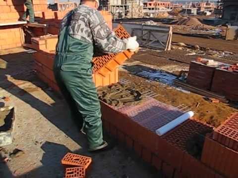 Кладка керамических блоков.