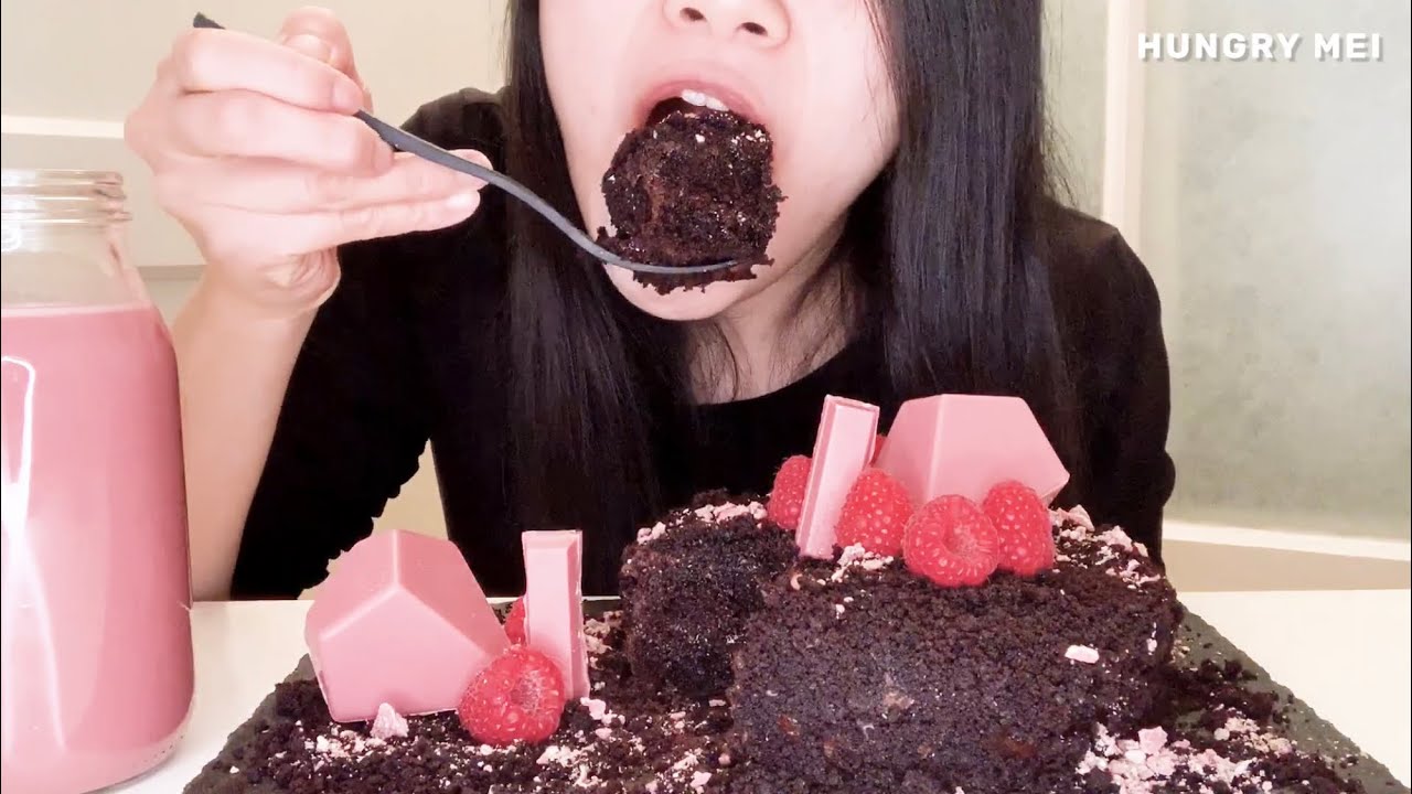 [MUKBANG] SOFT RICH MOIST GOOEY CHOCOLATE CAKE ~ RUBY KITKAT CHOCOLATE ~ HOMEMADE