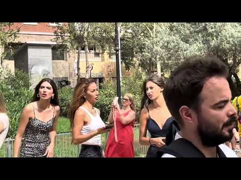 WALKING IN BARCELONA - La Sagrada Familia - Plaza de Gaudi - Barceloneta Beach