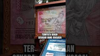 When You Find a Giant Rp100,000 Bill at a Tourist Spot