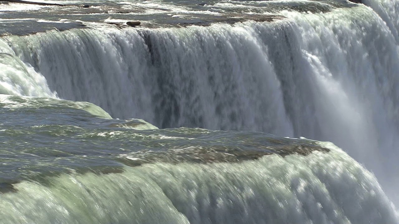 Водопад летящая вода