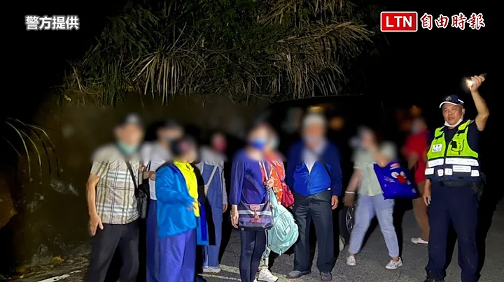 918強震》賞金針遊客9人受困六十石山 警救援晚間平安下山(民眾/警方提供) - 天天要聞