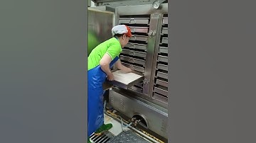 Chuẩn bị cơm trưa cho các anh chị em công nhân viên/ chúc anh chị em ngon miệng