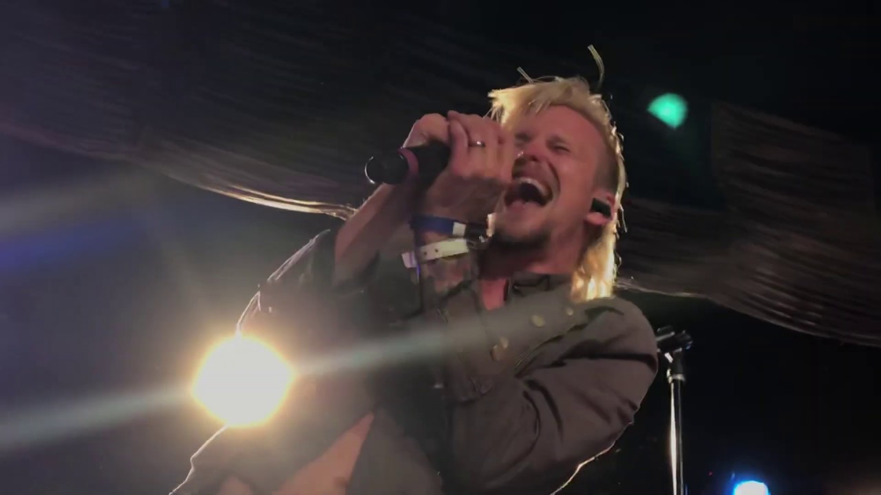 H.E.A.T.-in and out of trouble-2020 monsters of rock cruise