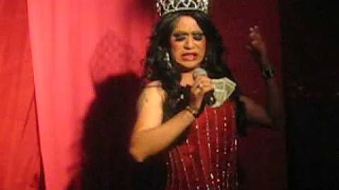 Deborah Mendoza at music box navidad