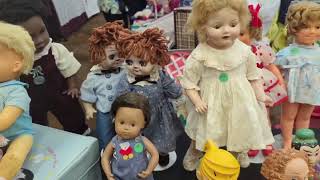 Atlanta Doll Collectors Show in Tucker Georgia! Spring 2025 Show!
Fun dolly YouTubers that I met at the show! Check out their channels here:
Cole:
https://youtube.com/@kitschyflower?si=JJv87D1DajaBbn1B
Katie:
https://youtu.be/iPFSyTZ5F4w?si=ovugVUfE8QhCTs-L
Follow me or message me on my social media to see my work, more fun dolly content, giveaways, and more! :
www.facebook.com/evalinaevergreen
Instagram: @evalina.evergreen
www.etsy.com/shop/evalinaevergreen
evergreenartdolls@gmail.com Atlanta Doll Collectors Show in Tucker Georgia! Spring 2025 Show!