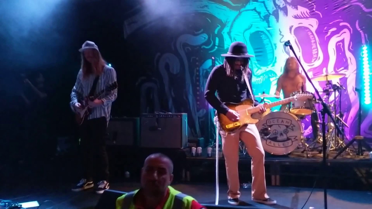 Ocean Alley Corduroy (Live at Metro Theatre, 2017) YouTube