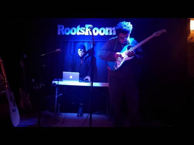 DJ Tsan Reiki & DJ Mondo at the Roots Room class=