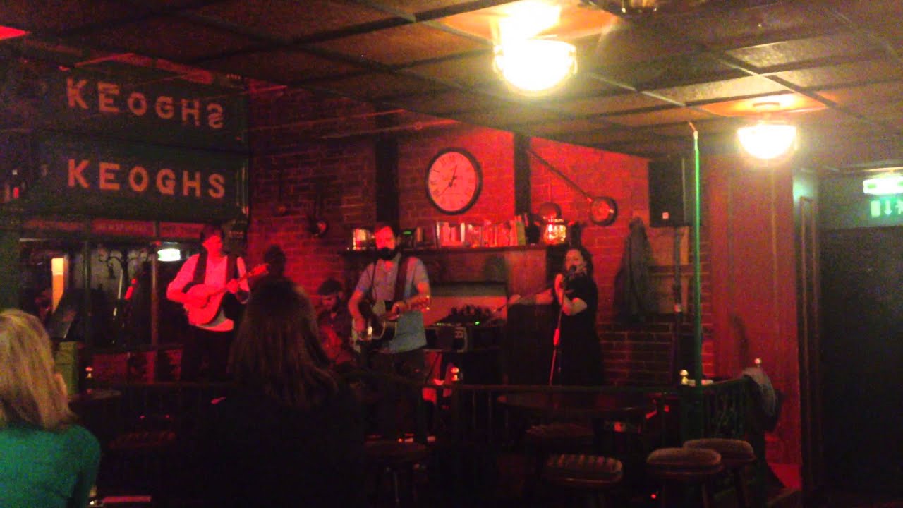Guarda Murphys Law - The Kesh jig - Live Performance @ Europa Pub Berlin 2015 su YouTube Guarda Murphys Law - The Kesh jig - Live Performance @ Europa Pub Berlin 2015 su YouTube