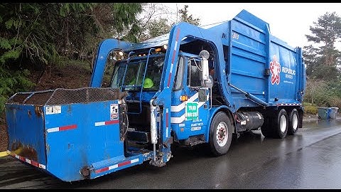 Ex Rabanco Autocar Xpeditor Wittke Starlight Front Loader - Republic Services - Washington