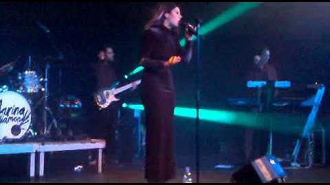 Marina and The Diamonds-Hermit The Frog (Live in Cologne November 2010)