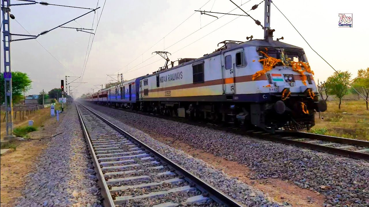 Pyaraj Express Jaipur-Pryagraj Express Frist Time with Electric Locomotive Run near ...