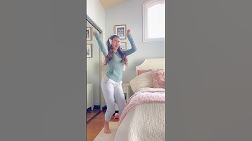 My Actual Reaction To @TaylorSwift Album! 💿 💚🧡