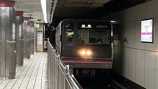 Osaka Metro 25系25606F編成が大阪メトロ千日前線南巽行きとして1番線なんば駅に到着するシーン！