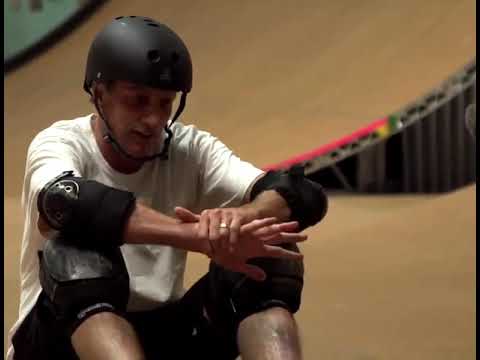 Видео: Тони Хок получает периферийное устройство для скейтборда