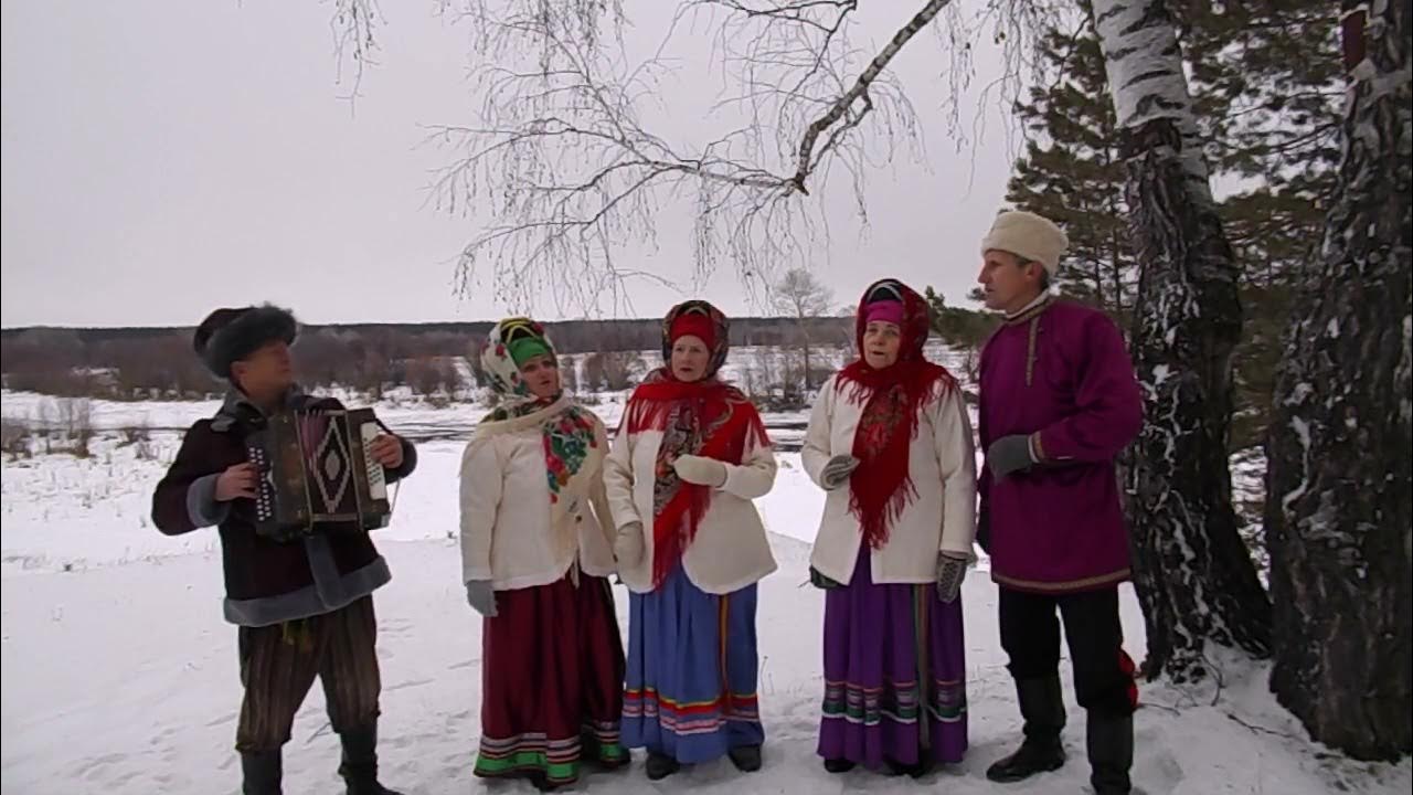 Течет речка по песочку бережочек моет. Течет речка по песочку. песня бежит речка по песочку. песня течёт речка по песочку исполняет ансамбль красноярье. песня течет речка по песочку.