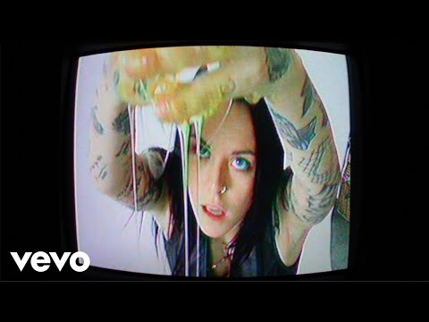 Lauren Sanderson - QUEEN BEE (Lyric Video)