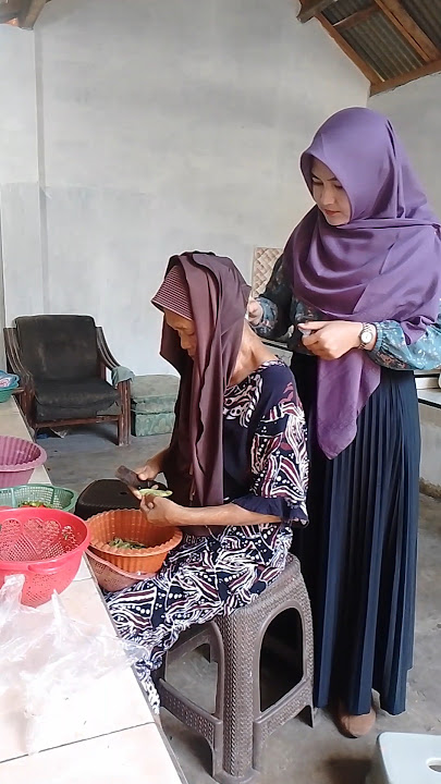 emak sambat pusing akhirnya mendadak koki ini jadi tulang pijat 😁😁