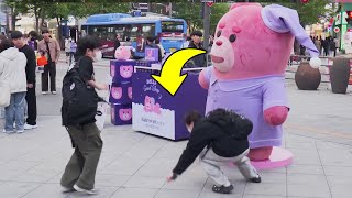 Giant Bear Prank: She all fell down | Funniest Giant pink bear Moment Ever