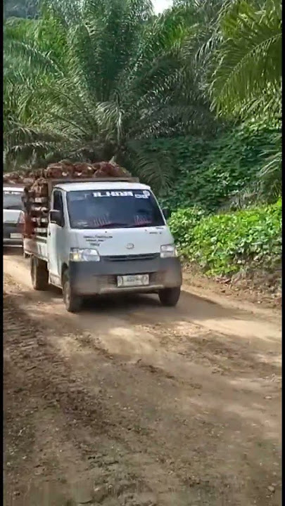 DUA MOBIL GRANDMAX (PUTIH) BERMUATAN BERAT ADUH KEKUATAN DI GUNUNG LETER S