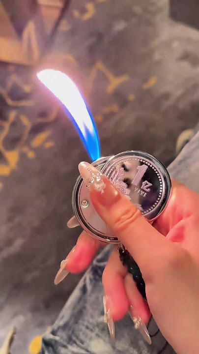 I wish the winter wind knew my intention and gave me 100 million RMB. Lighter. Light a cigarette