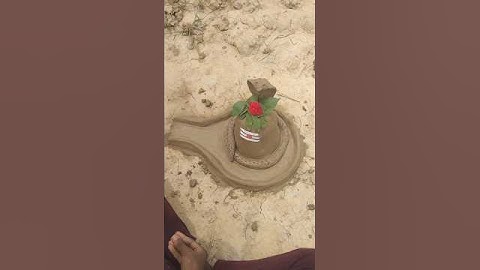 मिट्टी से शिवलिंग बनाने का आसान तरीका ll घर पर मिट्टी से बनाए शिवलिंग की मूर्ति #shorts #shivling