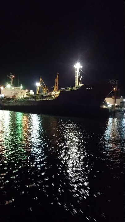 wooowww...‼️ sosok kapal tanker pada malam hari👍#shorts #viral