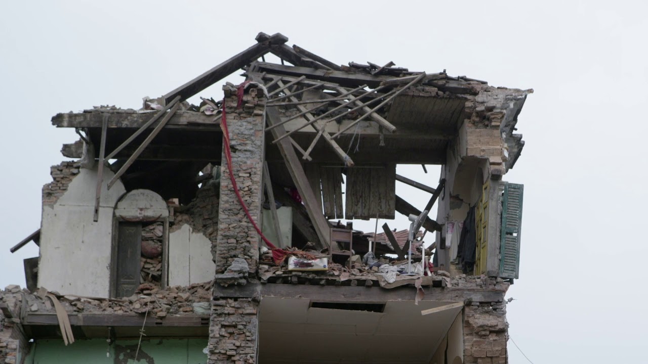Film backdrop image for Impossible to predict: The Katmandu earthquake natural disaster (2020)