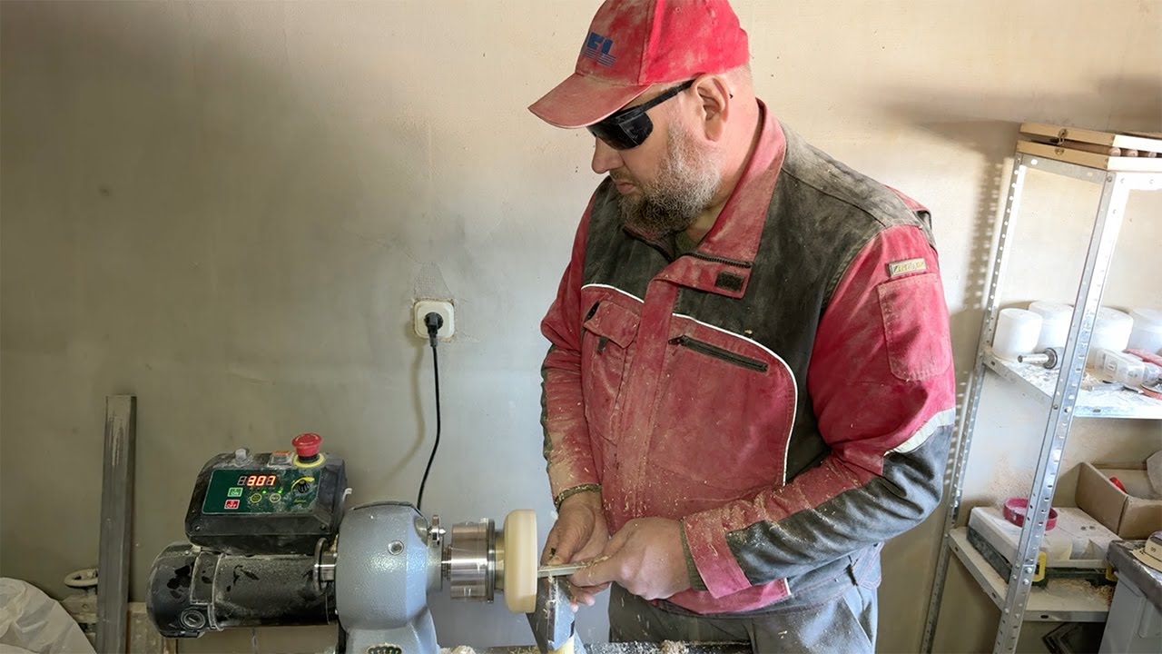 MUFIDOV BOŽJI DAR -  POTPUNO SLIJEP I VRHUNSKI STOLAR