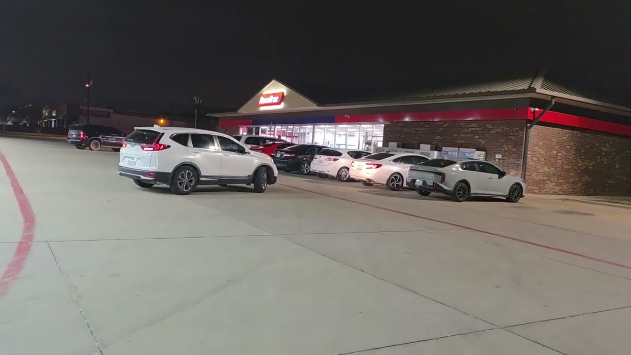 Xem trạm xăng bên Mỹ có gì khác 