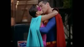 Lois Clark 3X07 15 - Superman And Ultrawoman Kiss