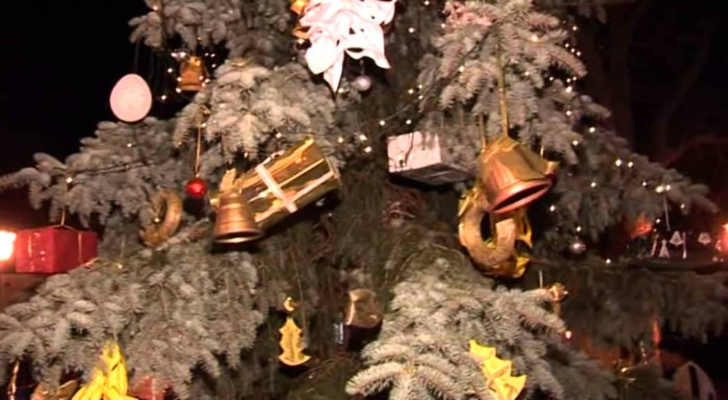 Mikulás a legkisebbeknél Mindenki karácsonyfája