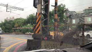 台鐵 8772B次 試運轉(EMU3000) 經山線 往苗栗 桃園區玉山街平交道 通過