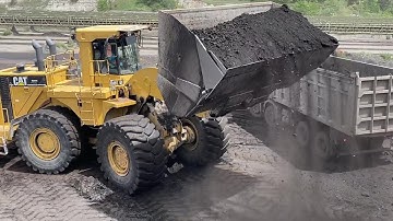 Caterpillar 990 Wheel Loader Loading Mercedes And MAN Trucks With Two Passes - Ektor Epe