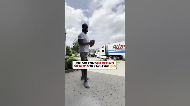 The difference between an NFL QB and a fan throwing a football 🤣 #shorts