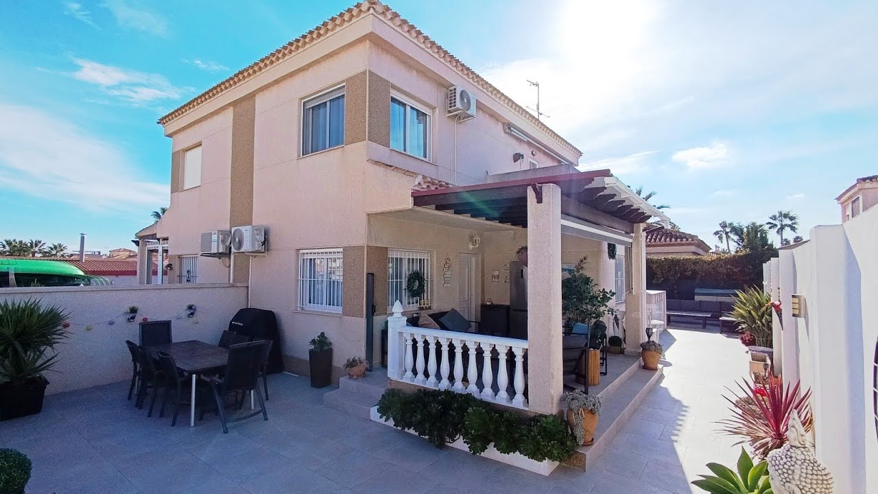 349,000€ Playa Flamenca, 3 bed 2 bath newly reformed villa in Gated community, unfurnished, AC,