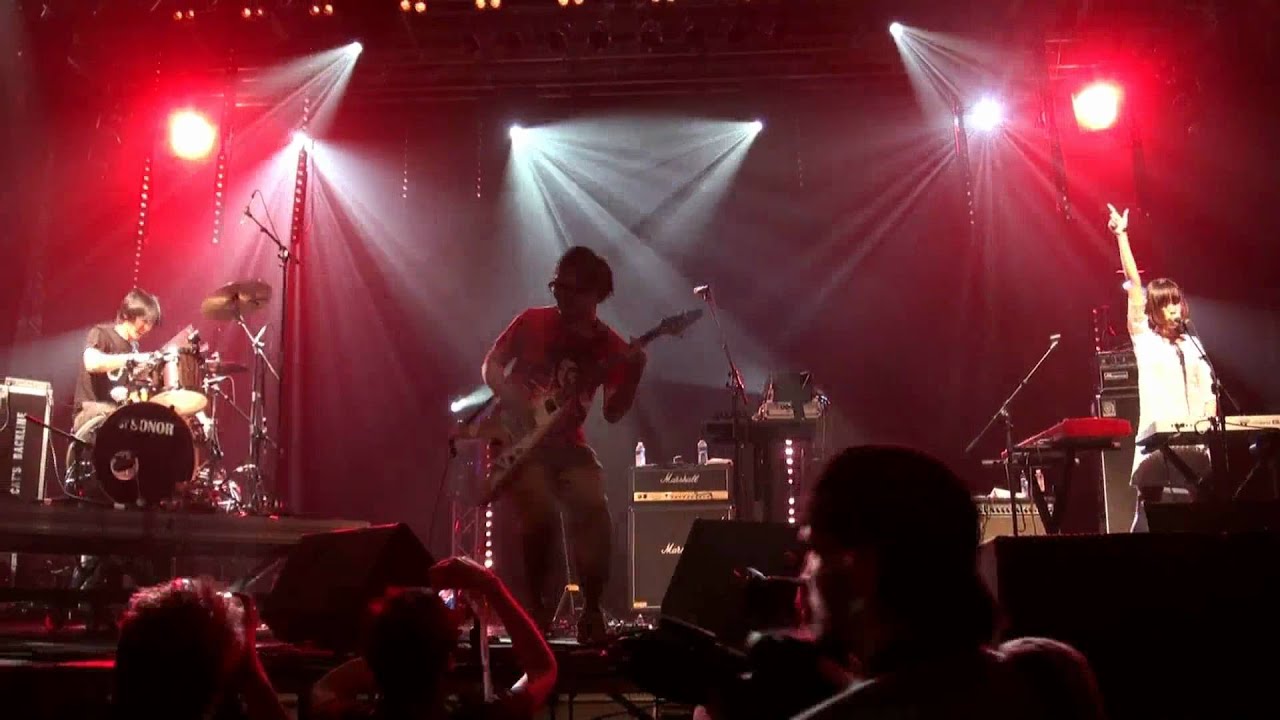 Root Thumm - Star Space live at Japan Expo 11 - part 2/8