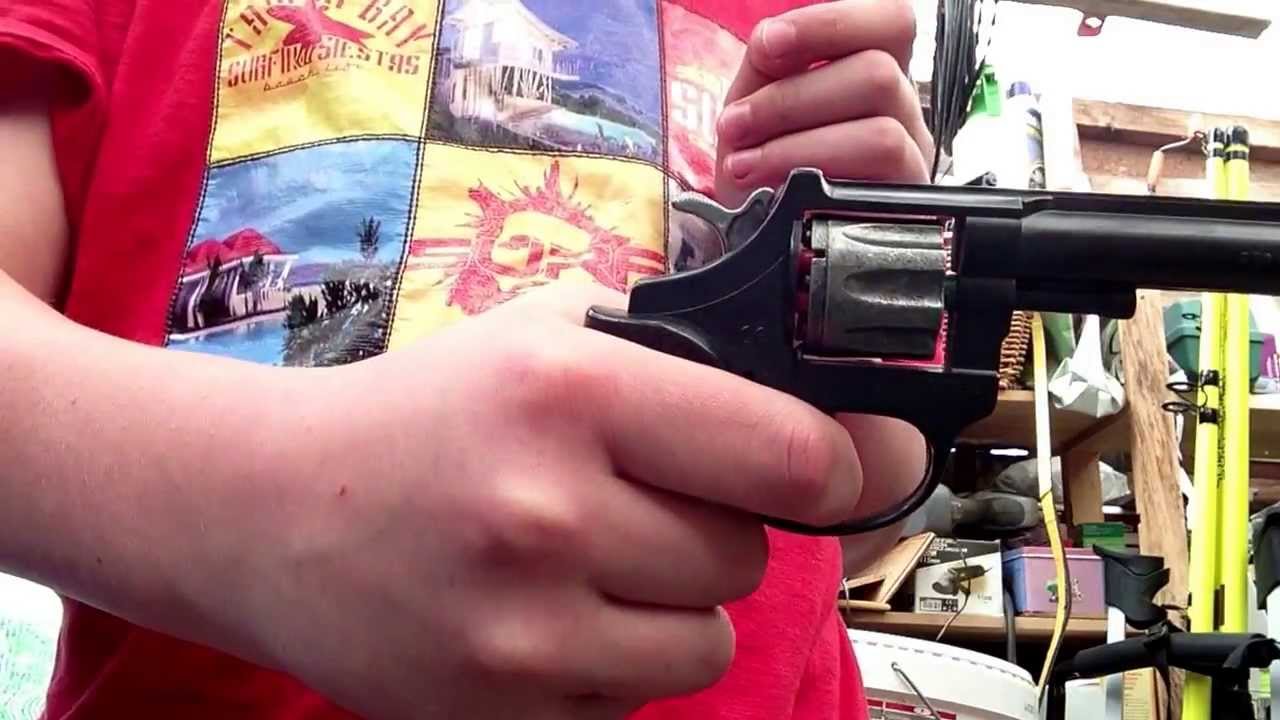 Review pistolet à petard YouTube