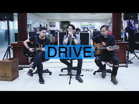 AKULAH DIA - DRIVE ( Live cover by KIKI KERO )