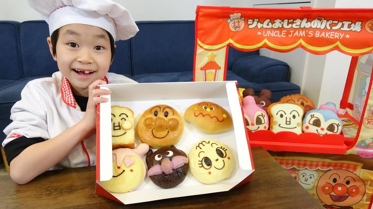 レオくんがパンを切ってたべるよ！ レオスマイル