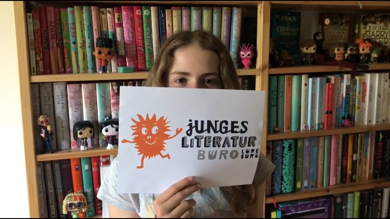 Buchbloggerin Mirai Mens gibt Büchertipps