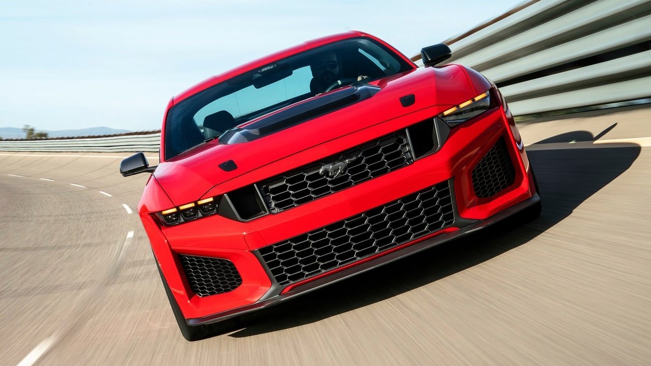 Новый Mustang DARK HORSE SC 2026 года — спортивный автомобиль с двигателем V8 мощностью более 800...