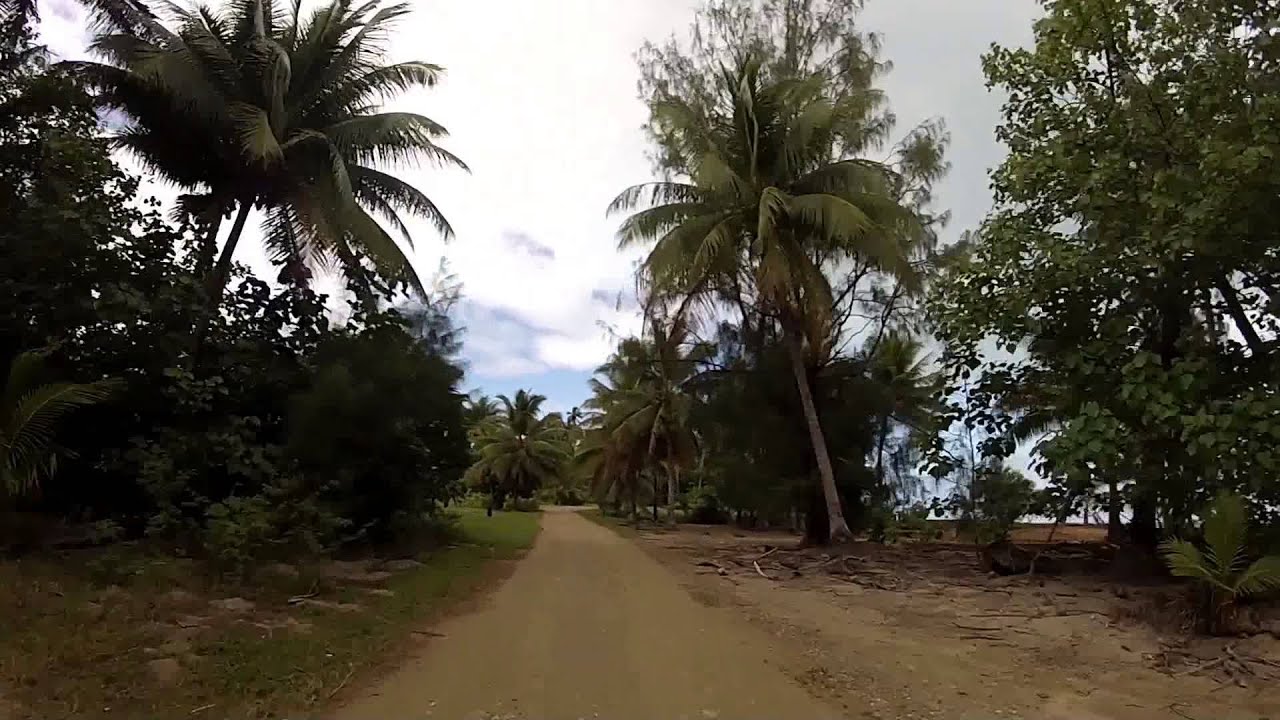 Aitutaki (Cook Islands) Scooter ride to the bottom of the island