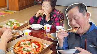 Korean GRANDPARENTS try ITALIAN PIZZA for the 1st time
