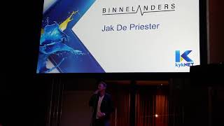 Jak de Priester sings Binnelanders theme song live at 3000th episode celebration