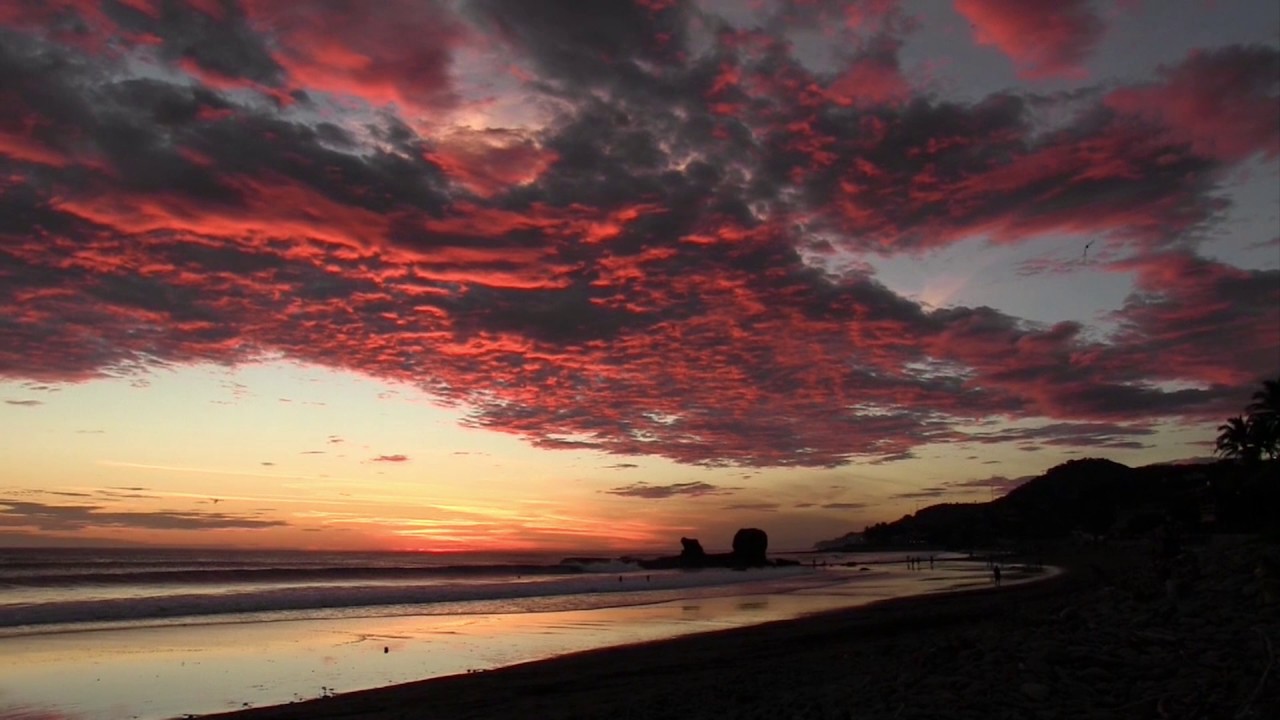 Playa El Tunco - Surfing & Reggae