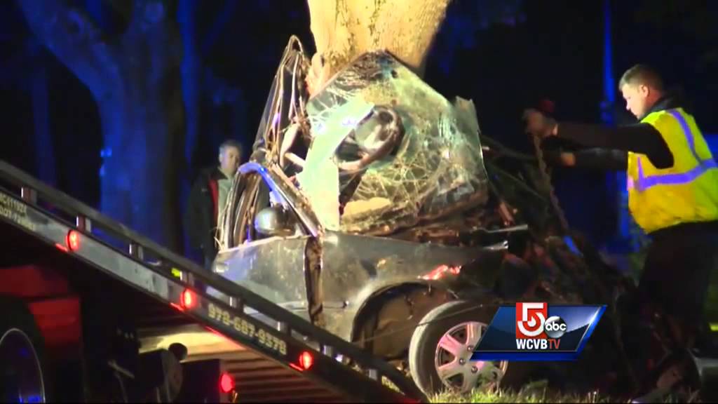 2 hurt when car slams tree - YouTube