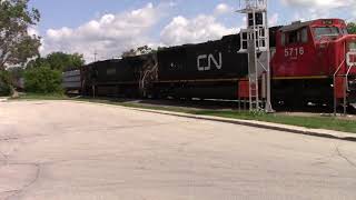Cn 5716 And Bcol 4654 Lead Manifest Through Waukesha